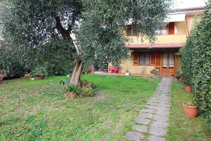 Casa trilocale in vendita in Via Ammiraglio Morin a, Forte Dei Marmi