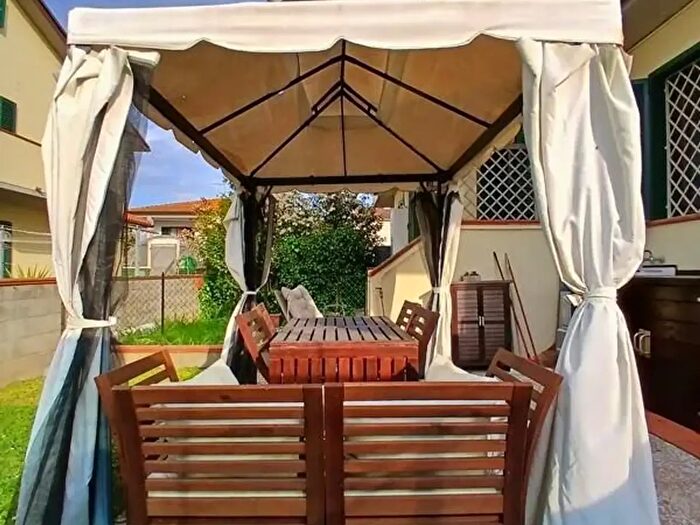 Casa con 5 locali in vendita in Cascina