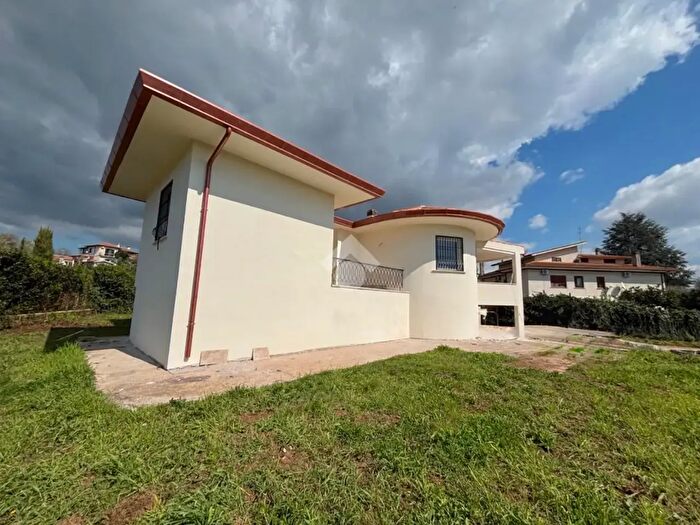 Casa quadrilocale in vendita in Via Orazio, Genzano Di Roma