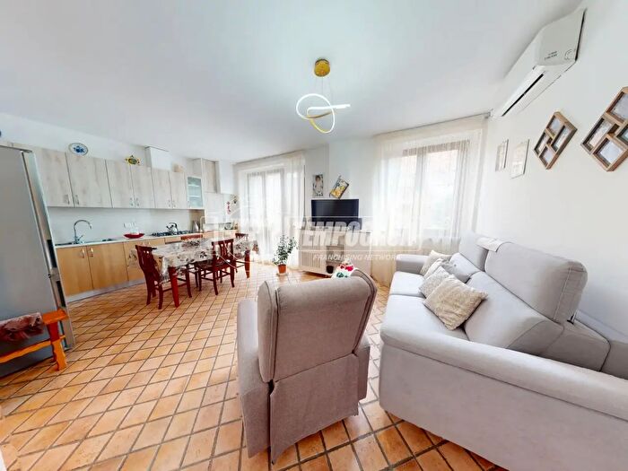 Appartamento trilocale in vendita in Via Giuseppe Garibaldi, Rovellasca