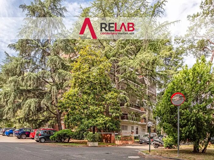 Appartamento bilocale in affitto in Via del Serafico, Roma
