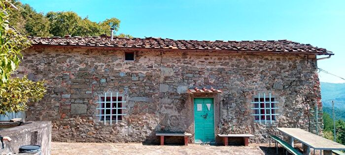 Casa con 10 locali in vendita in Cantagallo