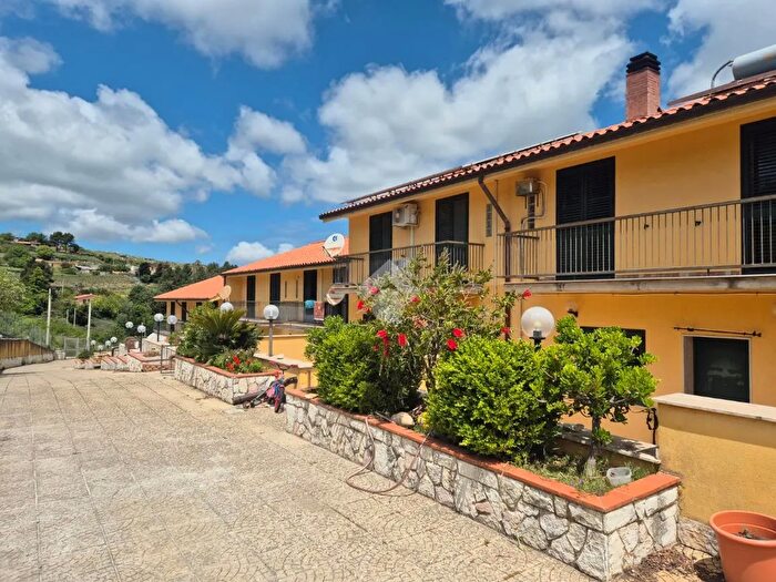 Casa quadrilocale in vendita in Via Ss, Monreale