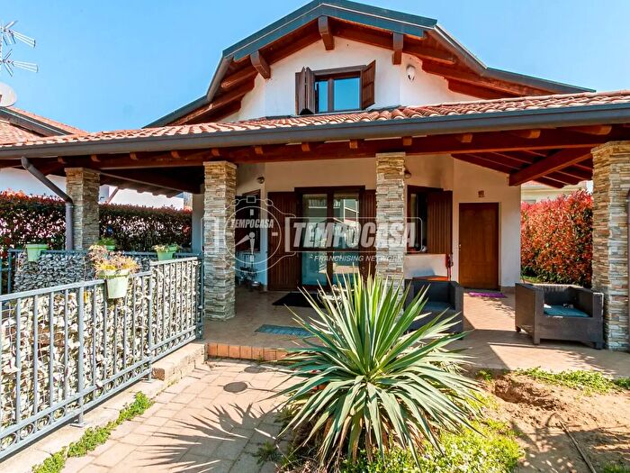 Casa con 5 locali in vendita in Via Castelletto Ticino, Borgo Ticino