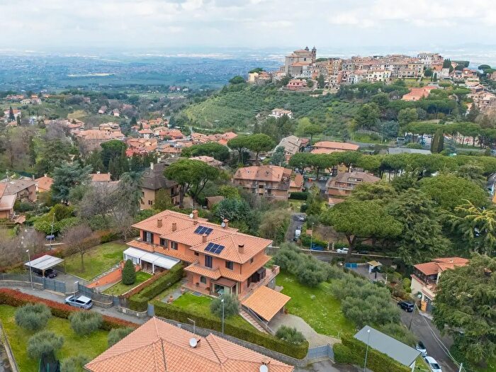 Casa con 6 locali in vendita in Via Formello G, Monte Porzio Catone