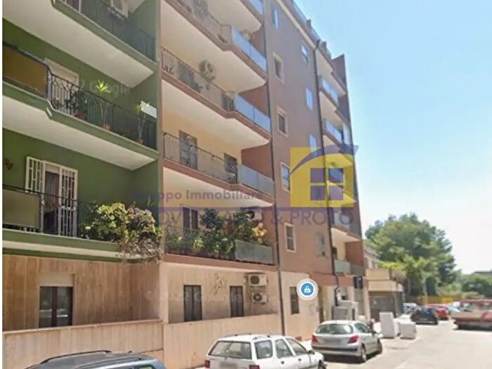 Appartamento con 5 locali in vendita in Via Fratelli Cervi, Brindisi