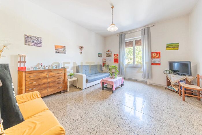 Appartamento trilocale in vendita in Via Rosa Guarnieri Carducci, Roma