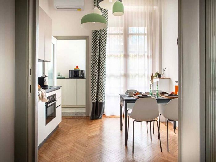 Appartamento bilocale in affitto in Via Camillo Hajech, Plebisciti Susa, Milano