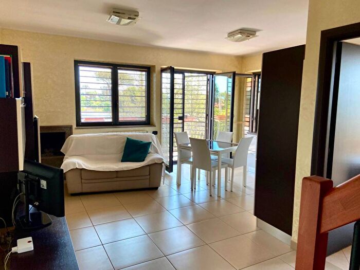 Appartamento trilocale in affitto in Via del Casale Lumbroso, Casal Lumbroso, Roma
