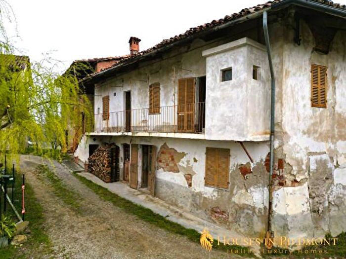 Casa con 6 locali in vendita in Monforte DAlba
