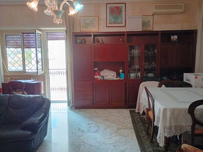 Appartamento quadrilocale in affitto in via Nostra Signora di Lourdes, Baldo degli Ubaldi, Roma
