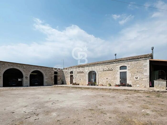 Casa con 13 locali in vendita in Contrada Magnì, Ragusa