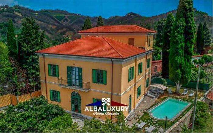 Casa con 6 locali in vendita in Via della Croce, Massarosa