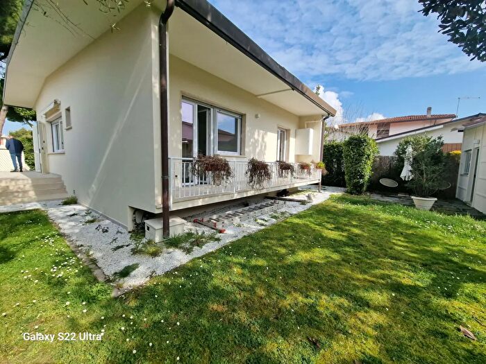 Casa con 6 locali in vendita in Via Bruno Toni, Forte Dei Marmi