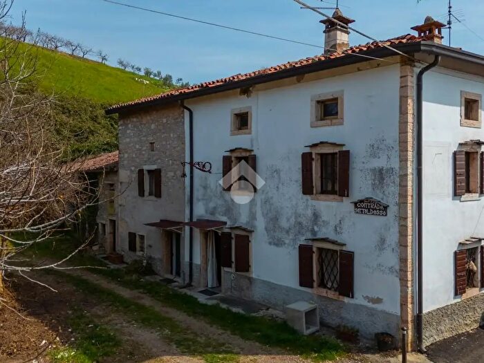 Casa con 8 locali in vendita in Via Sotto Il Dosso, San Mauro Di Saline