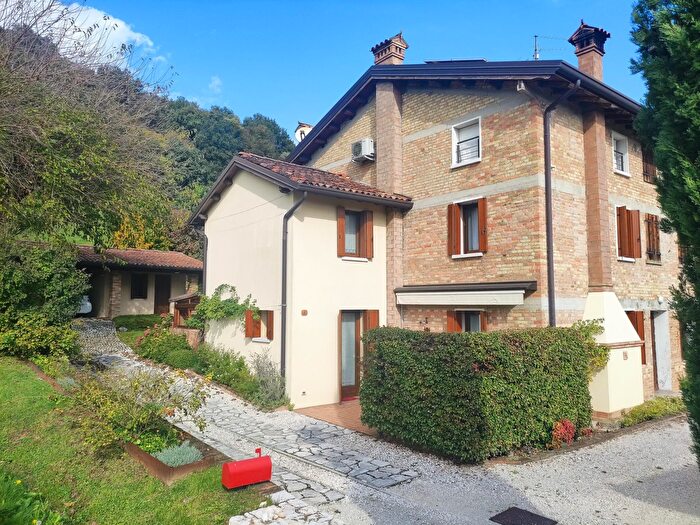 Casa con 5 locali in vendita in Caneva
