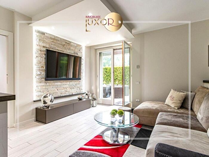 Appartamento trilocale in vendita in Via Dante Alighieri, Dolzago