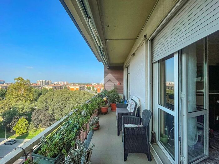 Appartamento trilocale in vendita in Via Forni, Milano