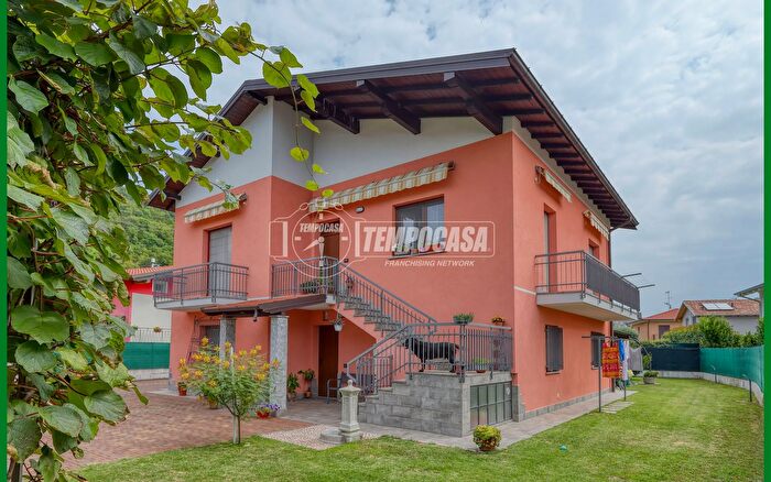 Casa trilocale in vendita in Arcisate