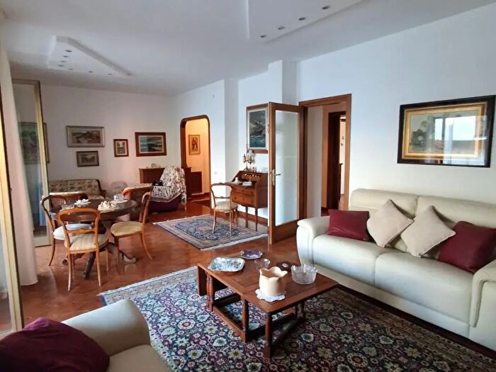 Appartamento con 5 locali in vendita in Livorno