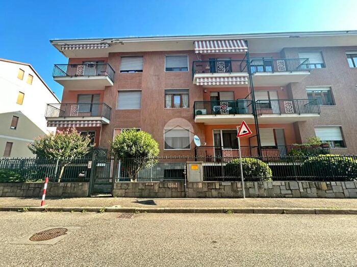 Appartamento trilocale in vendita in Via Giacosa, Settimo Torinese