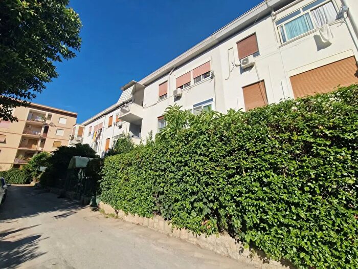 Appartamento trilocale in vendita in Largo Giovanni Zappalà, Palermo