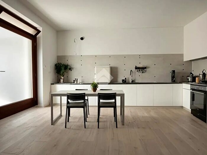 Casa con 5 locali in vendita in Via Padre Reginaldo Giuliani, Cameri