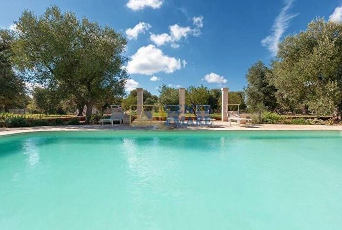 Casa con 15 locali in vendita in Ostuni