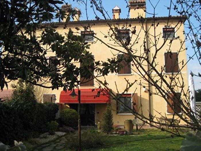 Appartamento bilocale in affitto in Via Chiesa, San Martino, Ferrara