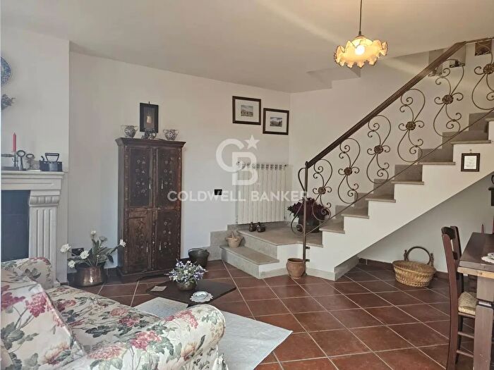 Casa con 5 locali in vendita in Via Castellanello Snc, Scontrone