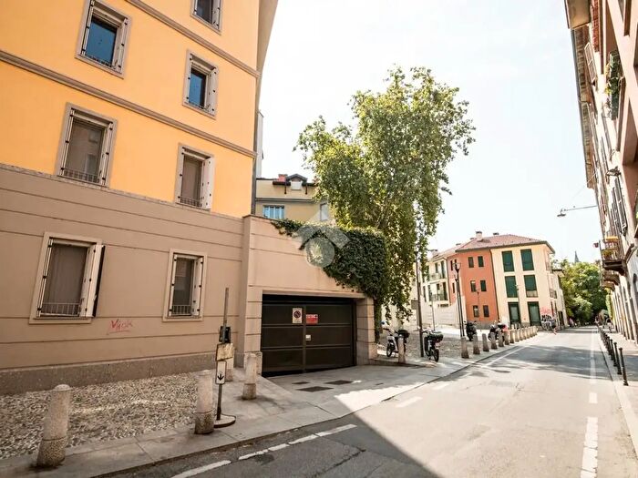 Appartamento quadrilocale in vendita in Via Magolfa, Milano
