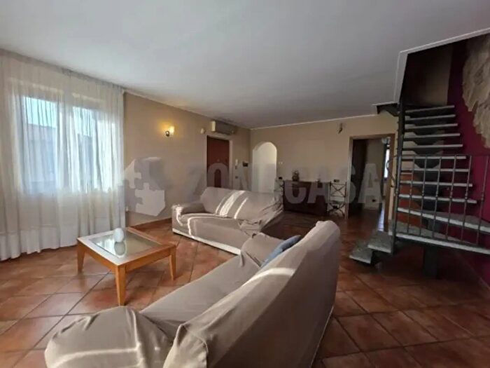 Appartamento quadrilocale in vendita in Via Angera, Sesto Calende