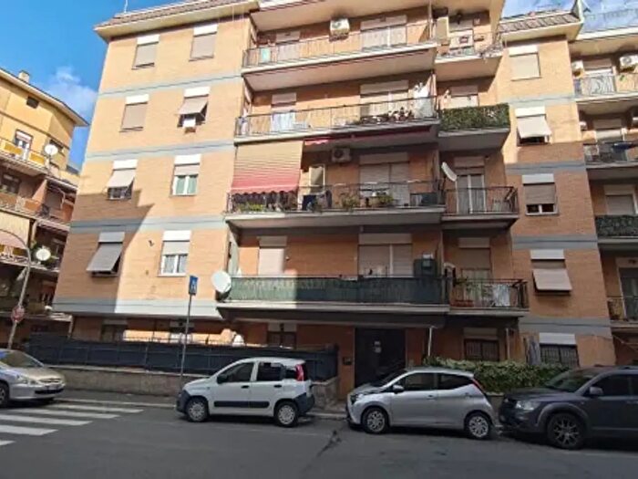 Appartamento trilocale in vendita in Via Tiburto, Tivoli