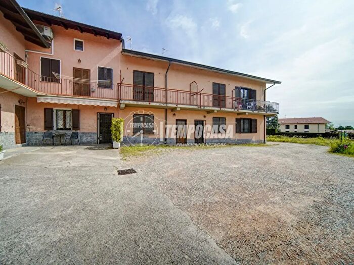 Appartamento trilocale in vendita in Via Rugabella B, Carnago