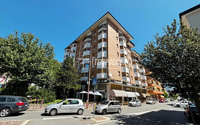 Appartamento trilocale in vendita in Corso Saint Martin De Corleans, Aosta