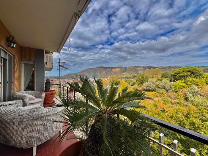 Appartamento con 5 locali in vendita in Via San Domenico, Napoli