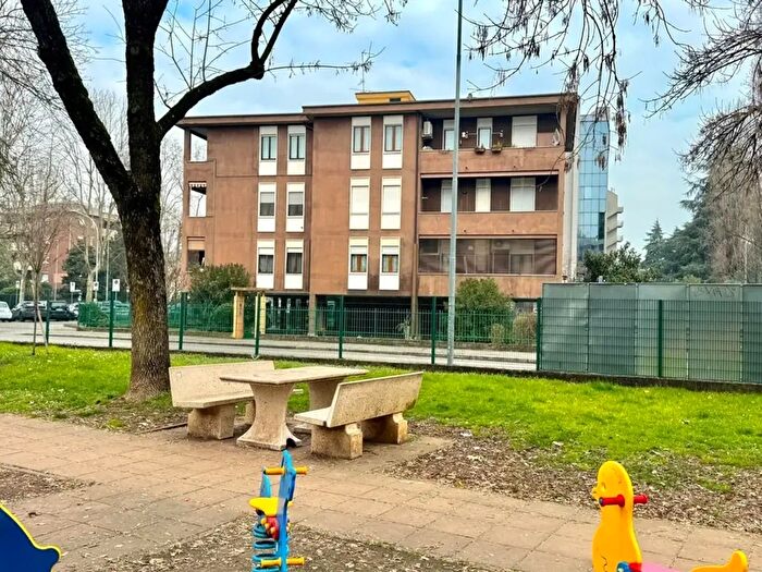 Appartamento trilocale in vendita in Via Luca della Robbia, Monza