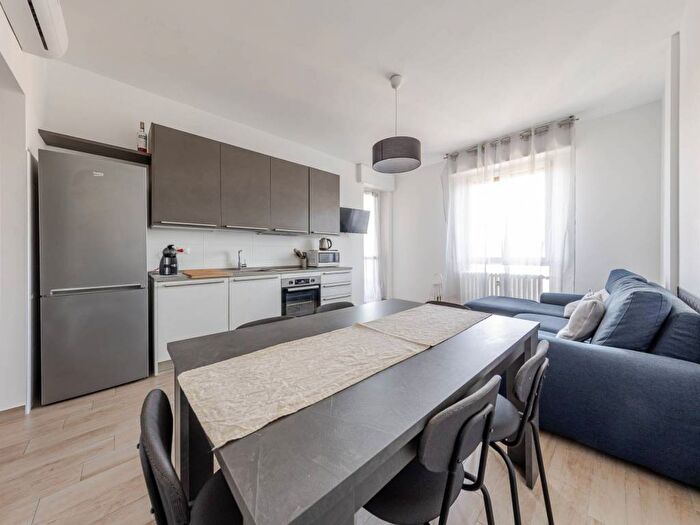 Appartamento trilocale in affitto in Via Fryderyk Chopin, Vigentino Fatima, Milano