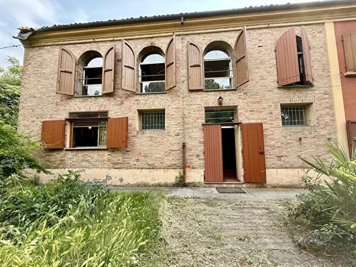 Casa con 8 locali in vendita in Via Reale, Alfonsine