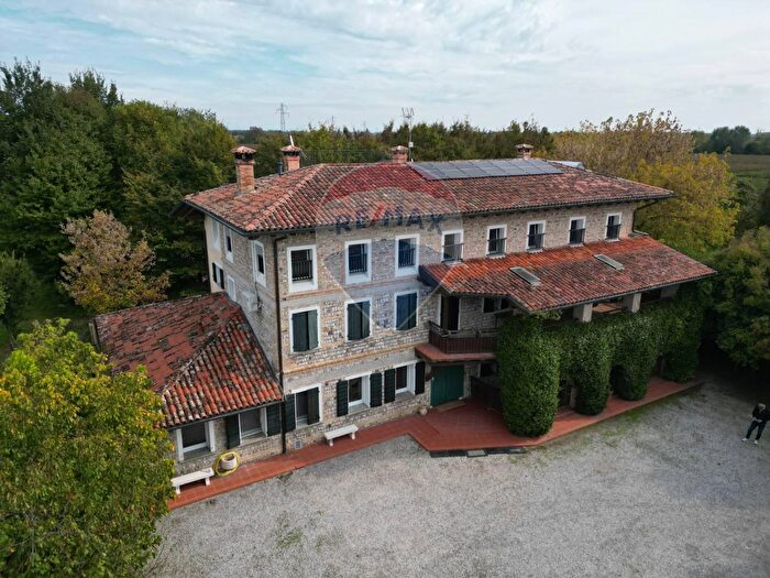 Casa con 10 locali in vendita in Loc San Lorenzo Snc, Valvasone Arzene