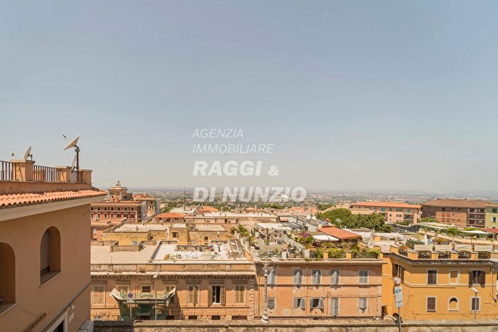 Appartamento con 6 locali in vendita in Piazza Monte Grappa, Frascati