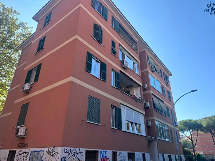 Appartamento trilocale in vendita in Via Damasco, Roma