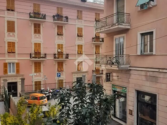 Appartamento con 5 locali in affitto in Via Cesare Cabella, Genova