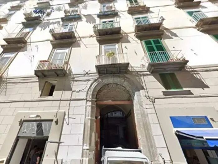 Appartamento con 6 locali in vendita in Via Luigi Settembrini, Napoli