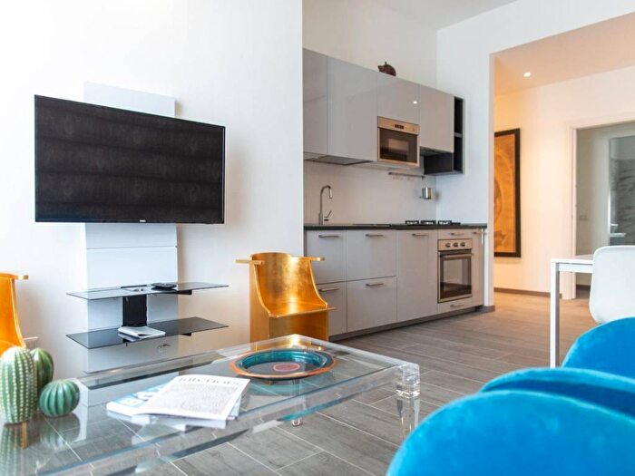 Appartamento trilocale in affitto in Via San Barnaba, Guastalla, Milano