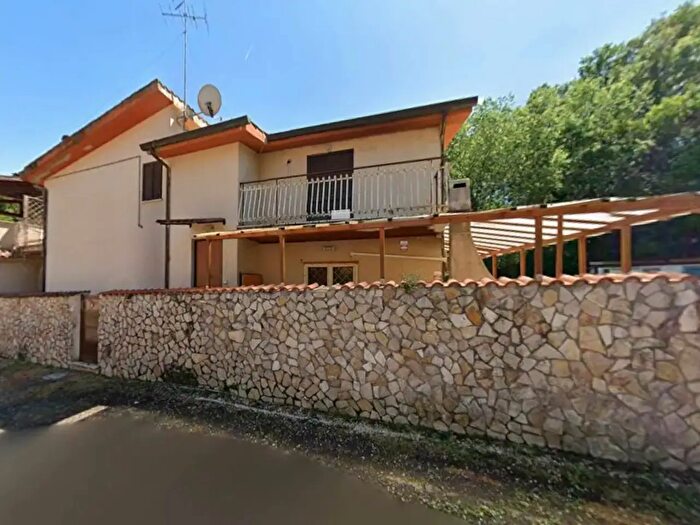 Appartamento trilocale in vendita in Via Romentino, Roma