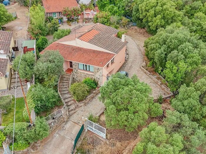 Casa con 5 locali in vendita in Via Pamentu Integhiatu, Olbia