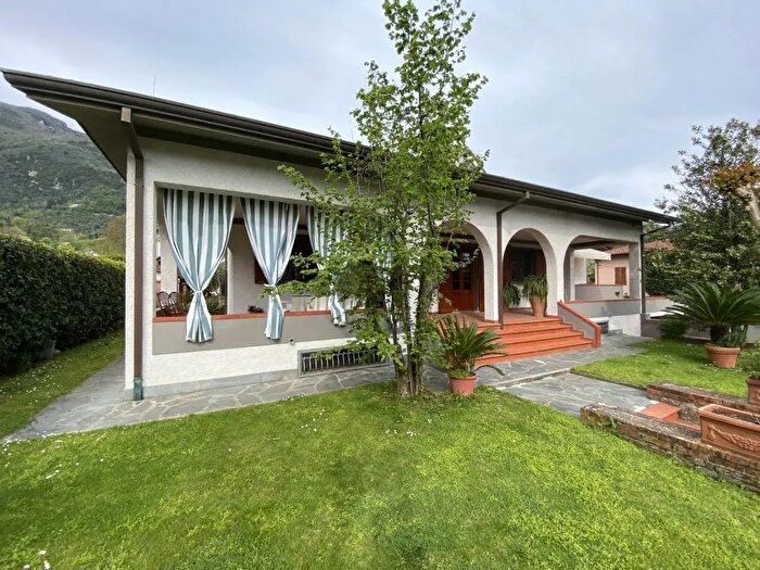 Casa con 7 locali in vendita in Via Coltivatori, Camaiore
