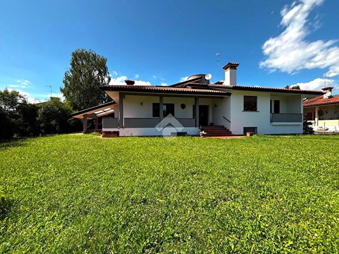 Casa quadrilocale in vendita in Via Priula, Nervesa Della Battaglia