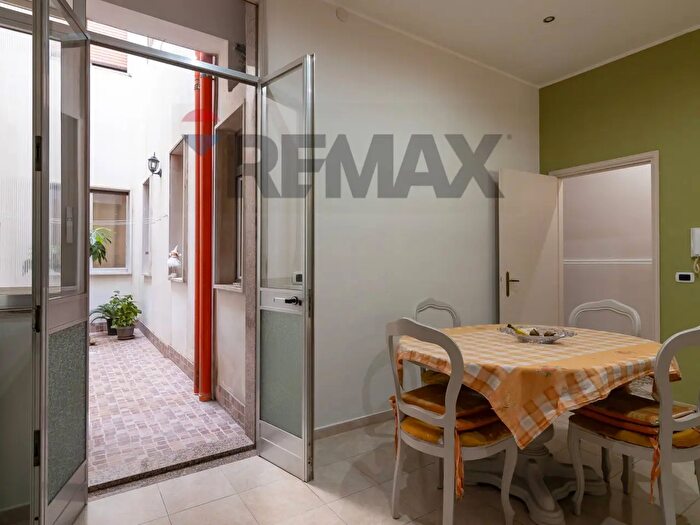 Appartamento con 5 locali in vendita in Via Ludovico Ariosto, Floridia